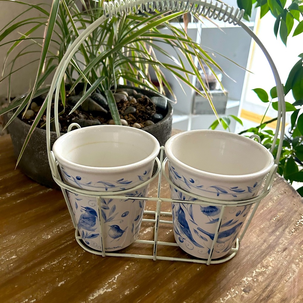 Double plant container set.